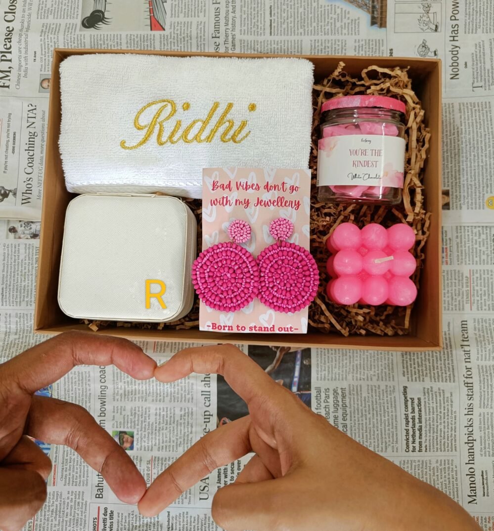 Customised gifts for her, birthday gifts for her, pink birthday gifts in chennai, birthday gifts for sister
